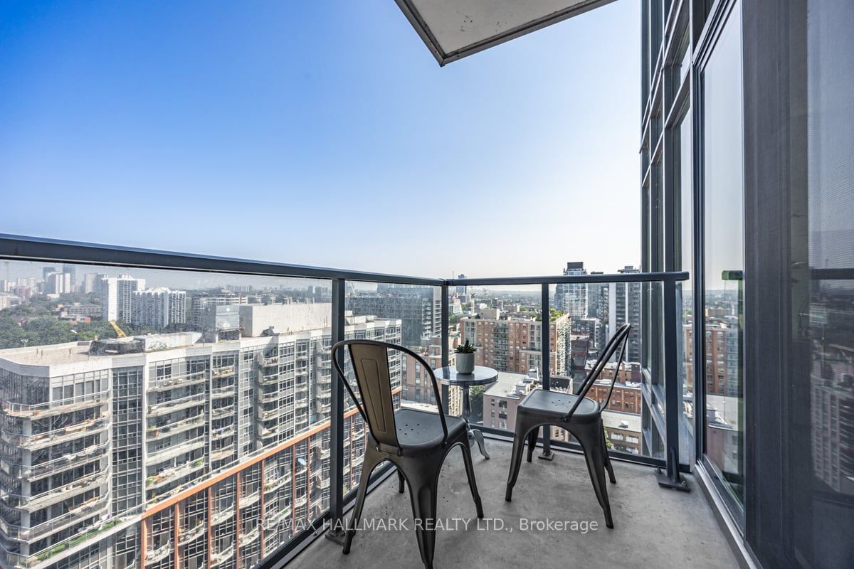 105 George St, unit 1704 for sale