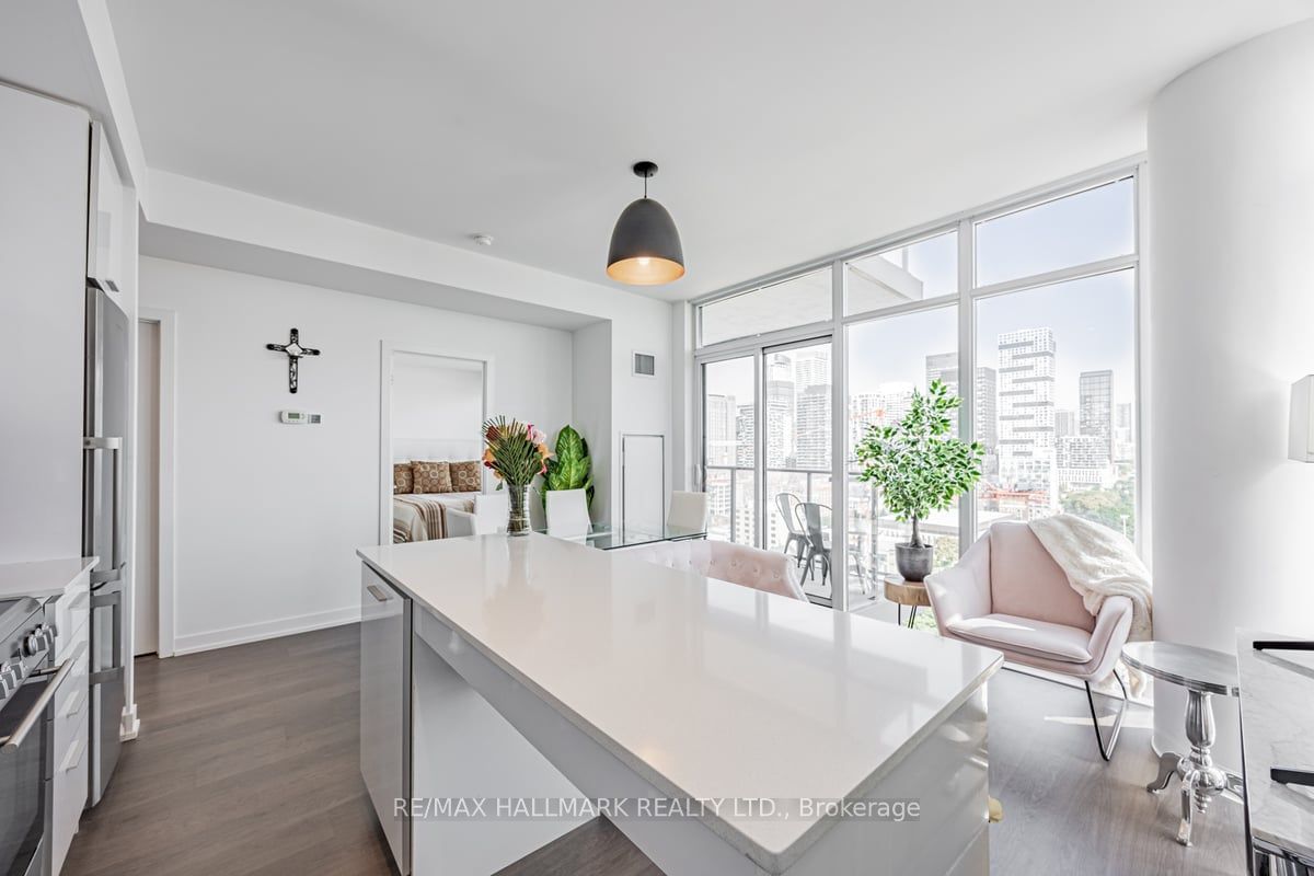 105 George St, unit 1704 for sale - image #6