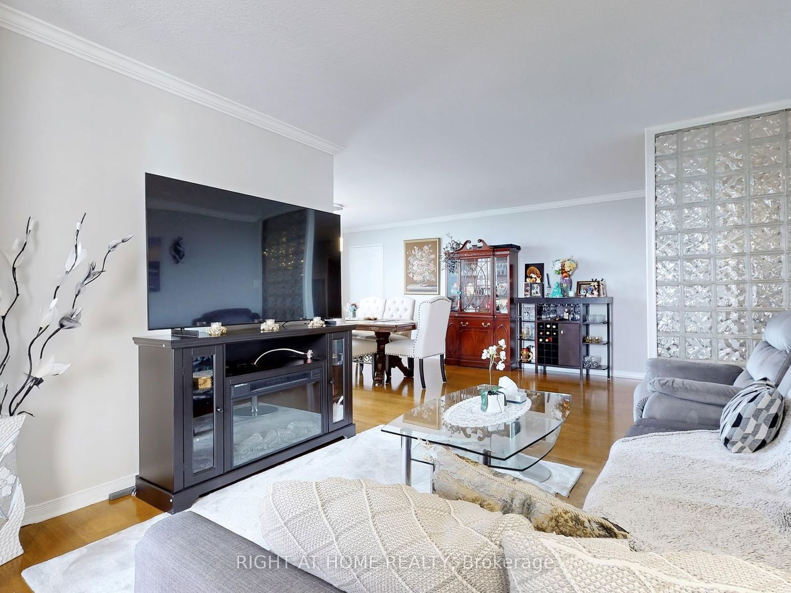 133 Torresdale Ave, unit 706 for sale - image #9