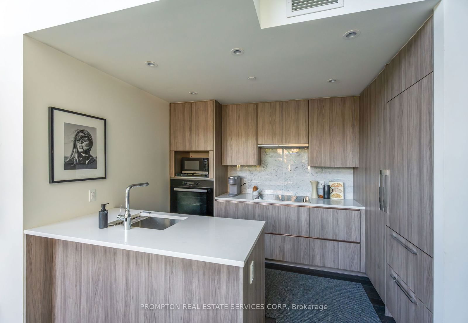 85 McMahon Dr, unit V208 for sale - image #7