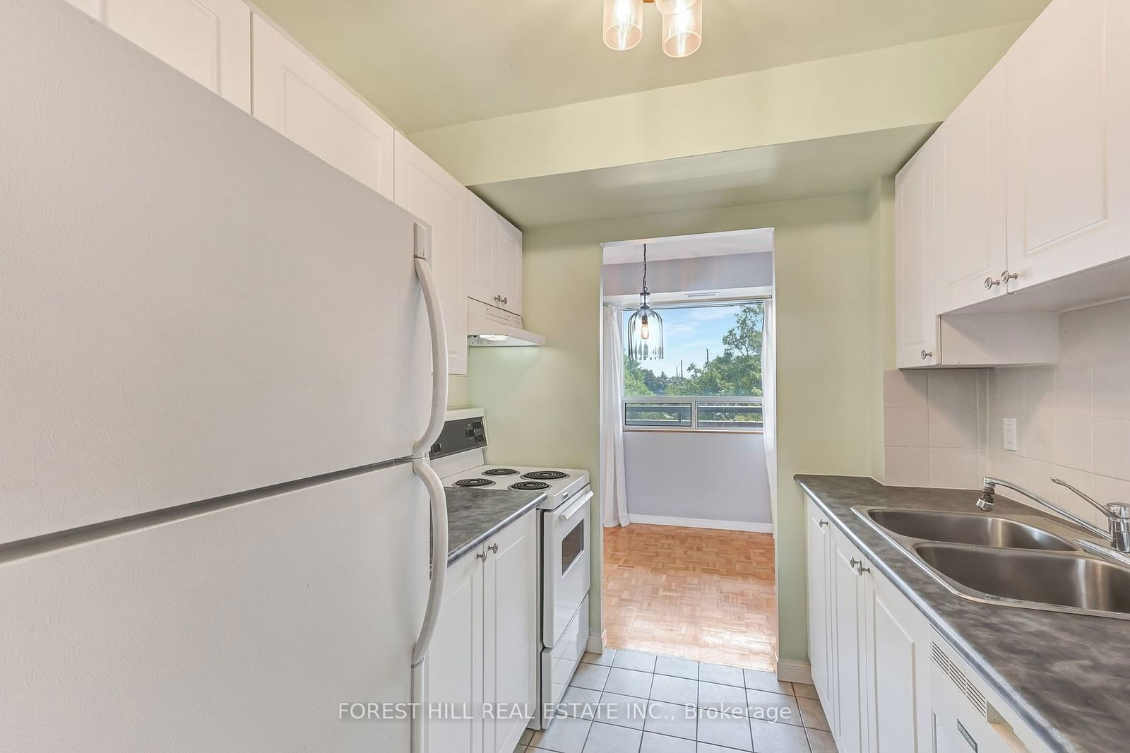 555 Wilson Heights Blvd, unit 203 for rent - image #8