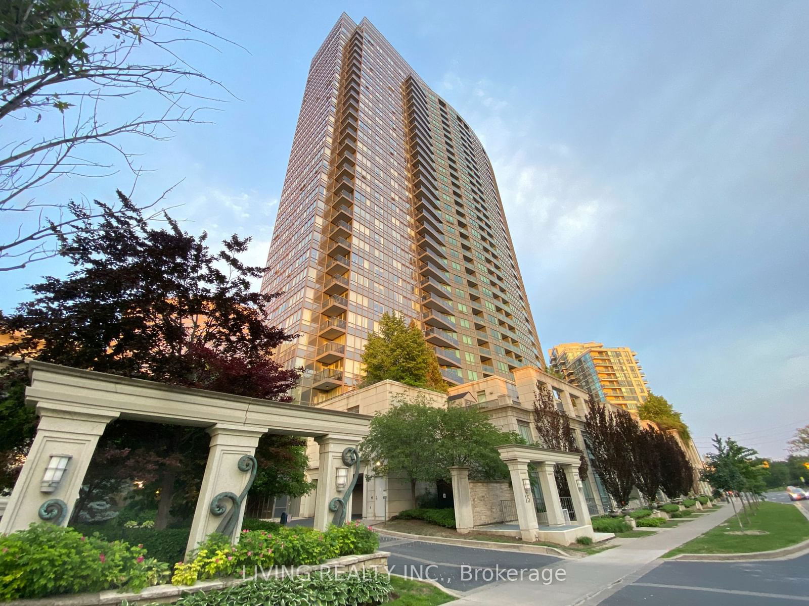 15 Greenview Ave, unit 909 for rent - image #1