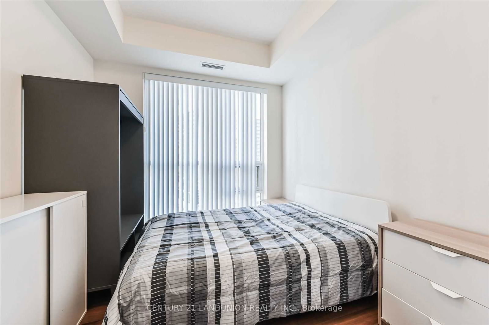 120 Harrison Garden Blvd, unit 1009 for rent - image #8