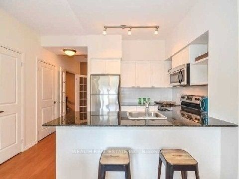 35 Hayden St, unit 405 for rent - image #2