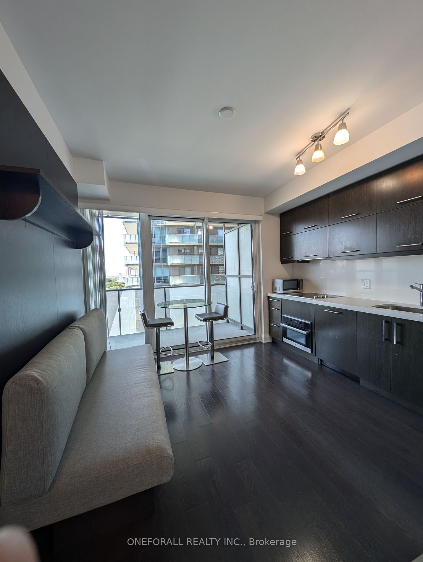 1080 Bay St, unit 907 for sale