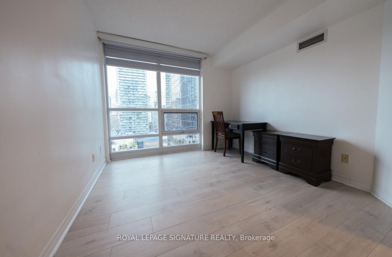 763 Bay St, unit 2702 for rent