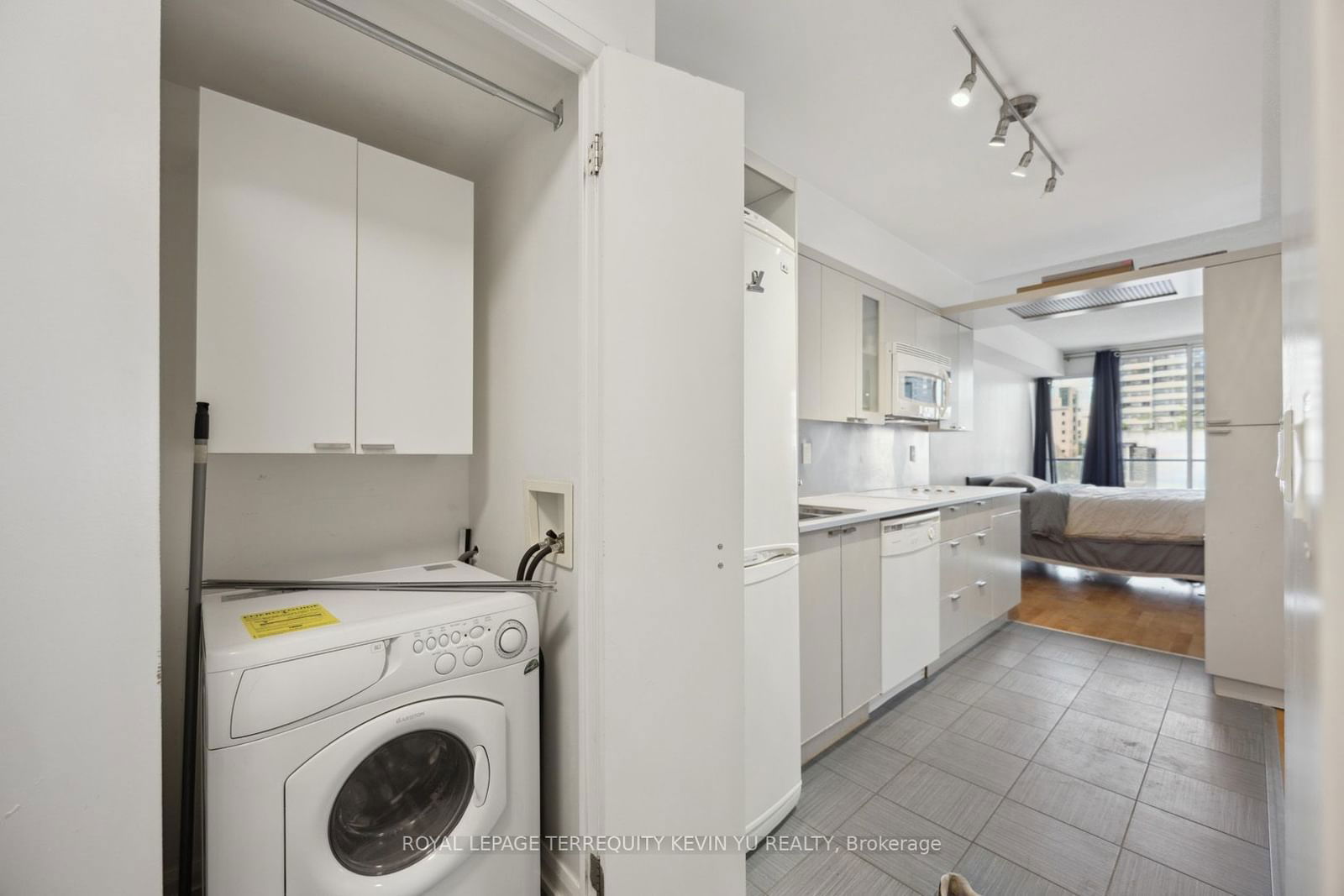 111 Elizabeth St, unit 729 for sale - image #10