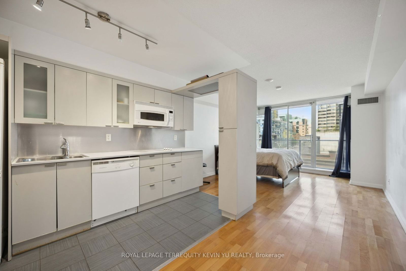 111 Elizabeth St, unit 729 for sale