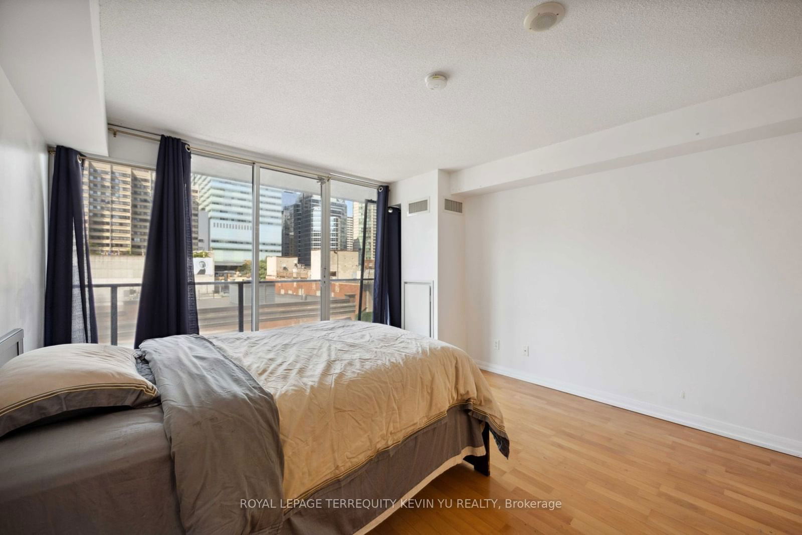 111 Elizabeth St, unit 729 for sale - image #16