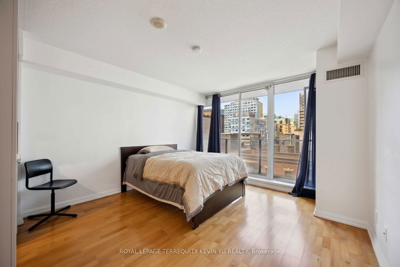 111 Elizabeth St, unit 729 for sale