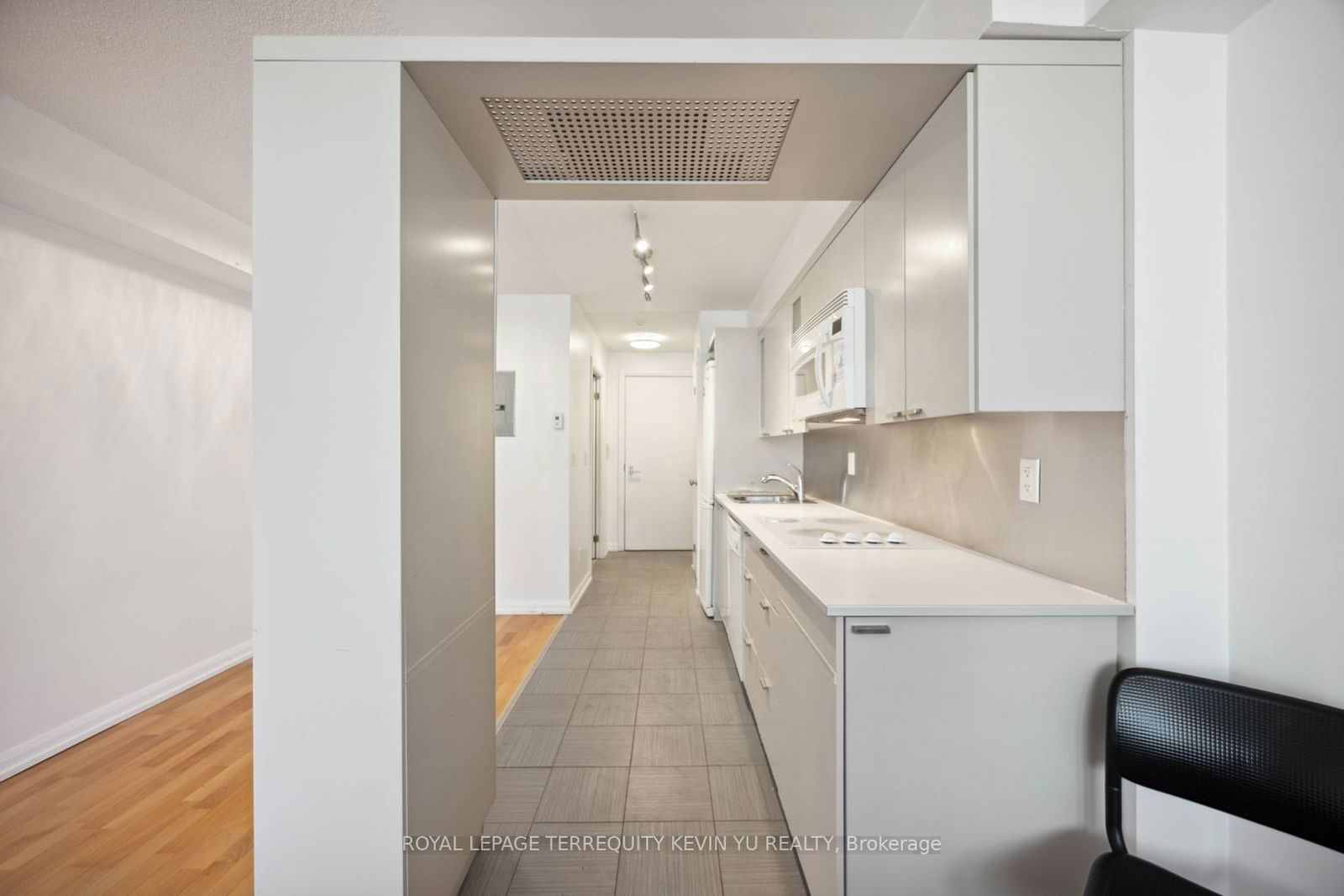 111 Elizabeth St, unit 729 for sale - image #4