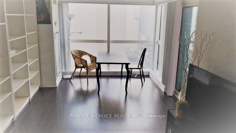 386 Yonge St, unit 901 for rent - image #3