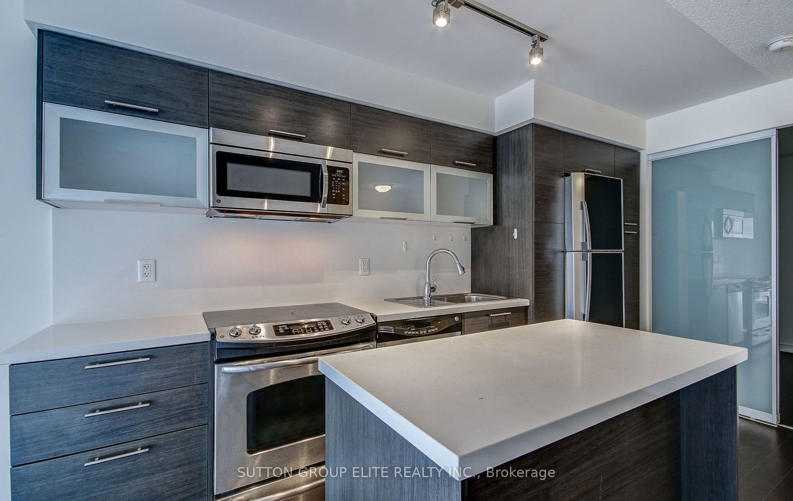 386 Yonge St, unit 604 for rent - image #11