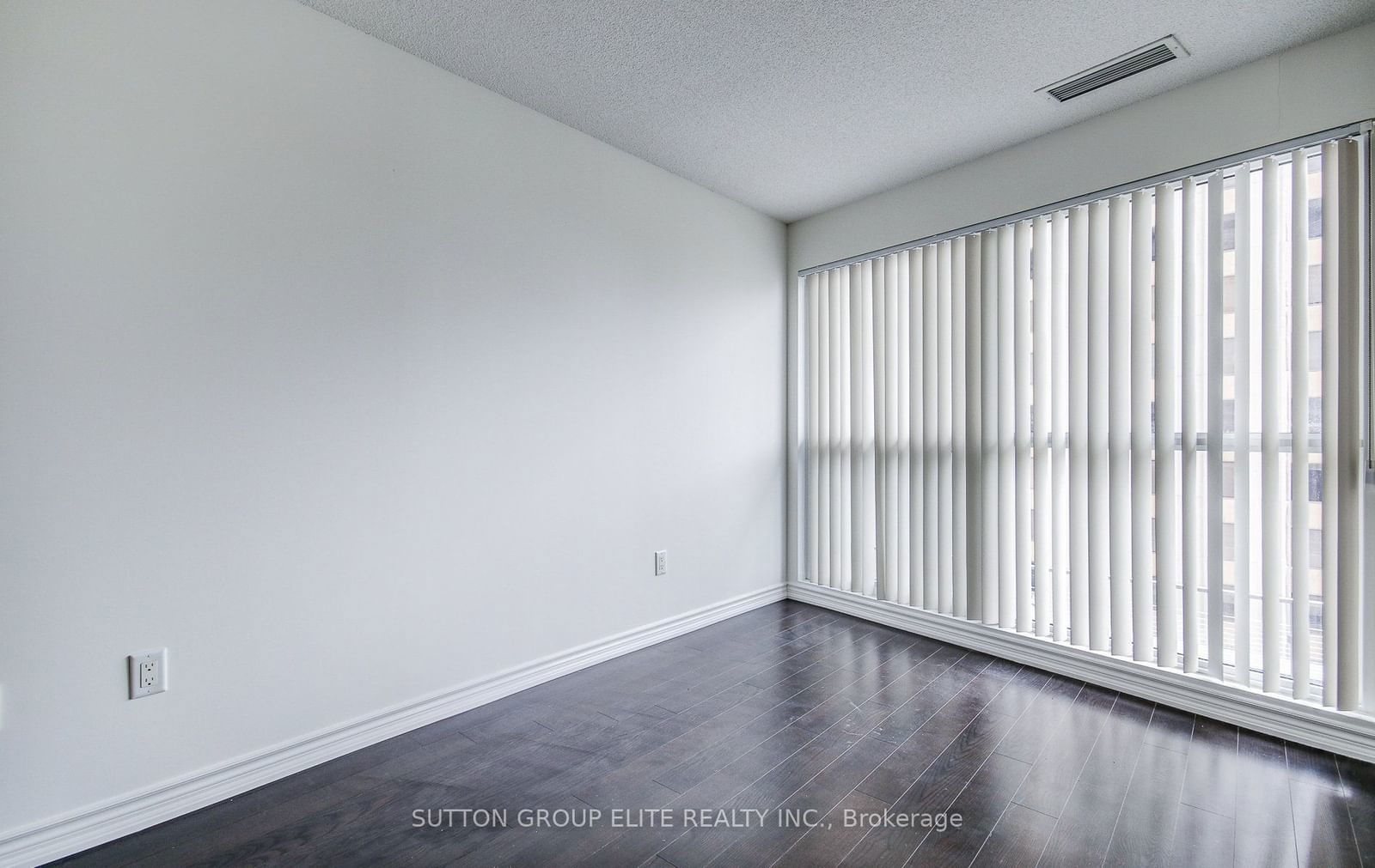 386 Yonge St, unit 604 for rent