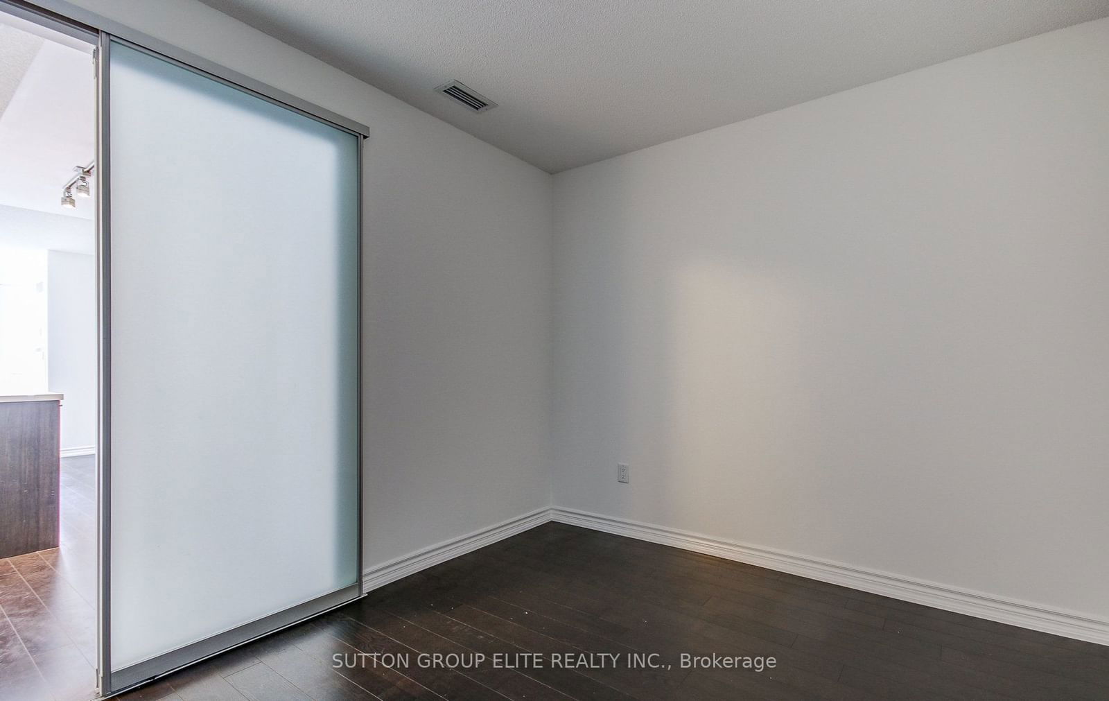 386 Yonge St, unit 604 for rent - image #20