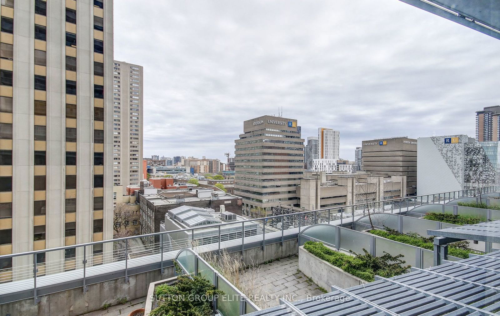 386 Yonge St, unit 604 for rent