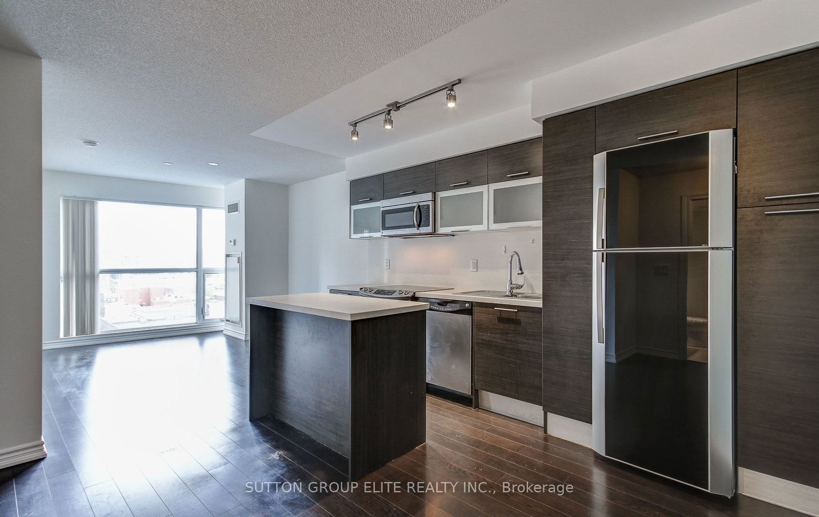 386 Yonge St, unit 604 for rent