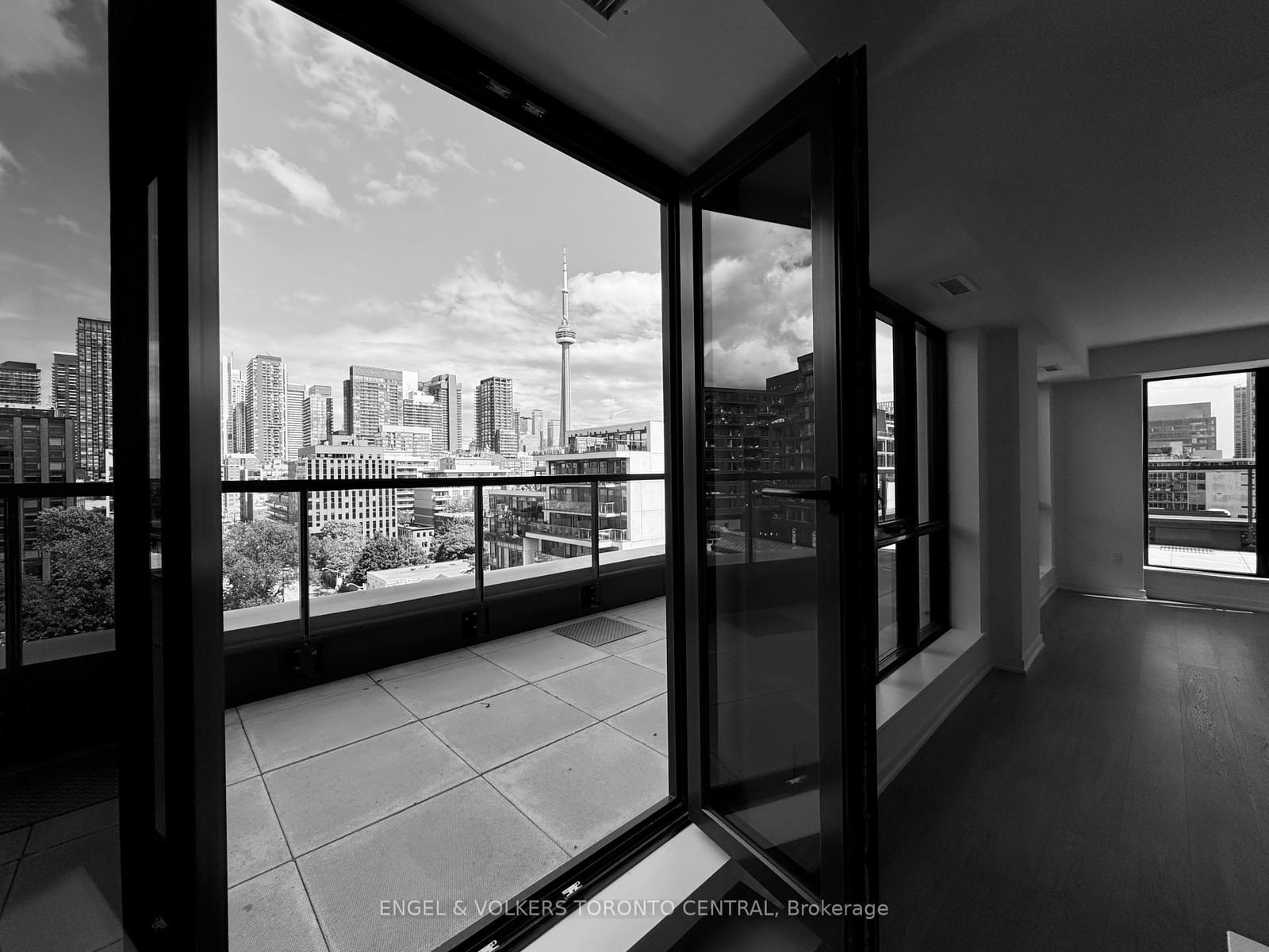 123 Portland St, unit 903 for sale - image #1