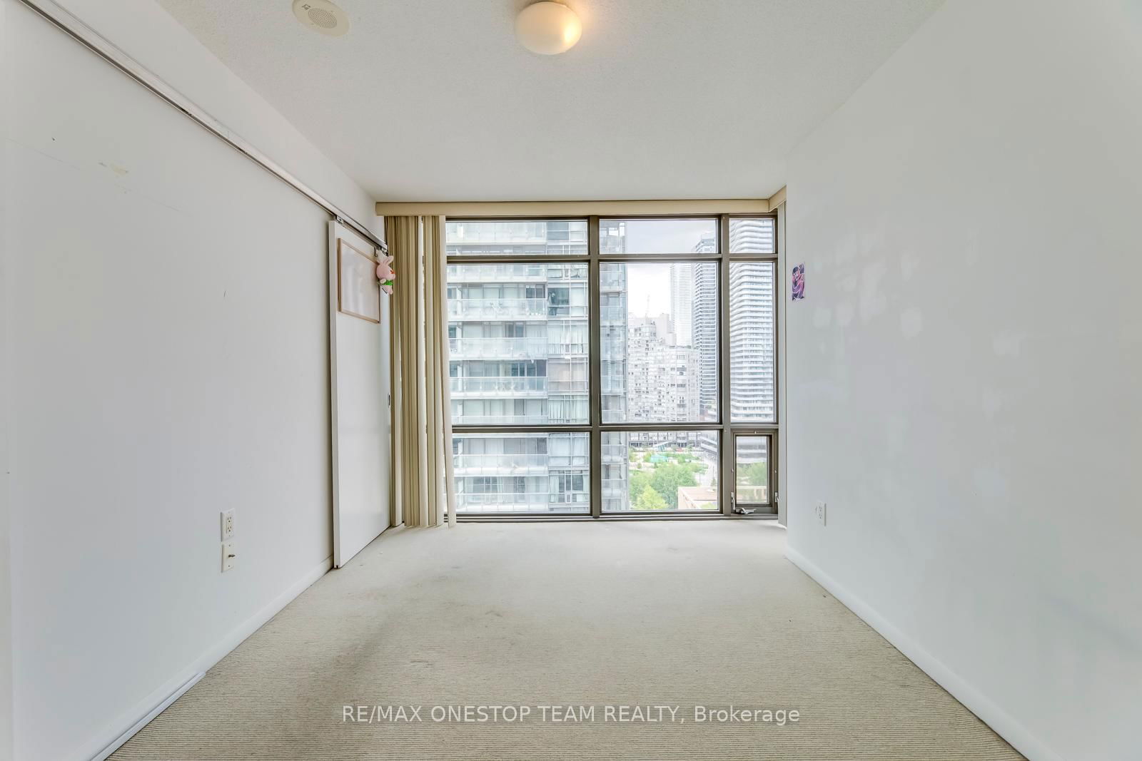 38 Grenville St, unit 1709 for rent