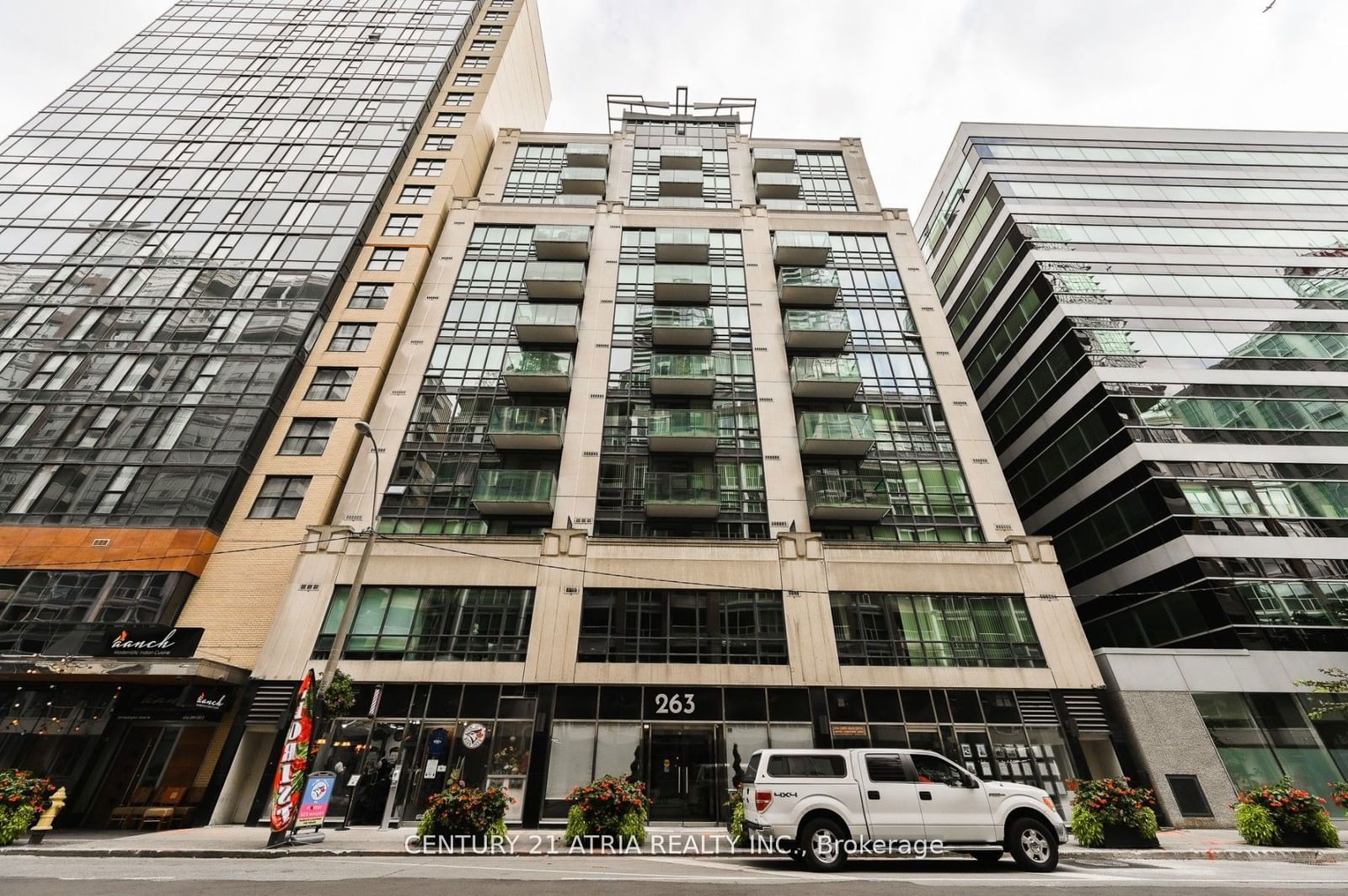 263 Wellington St W, unit 704 for rent