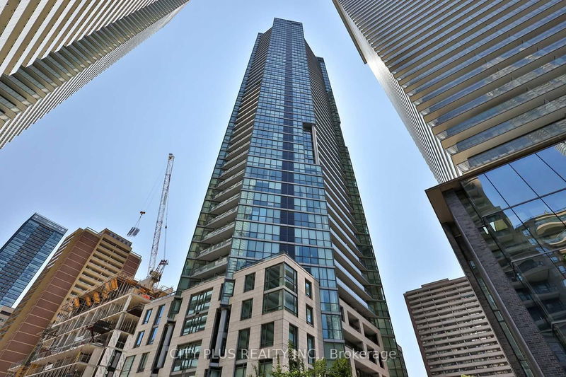 45 Charles St E, unit 707 for rent