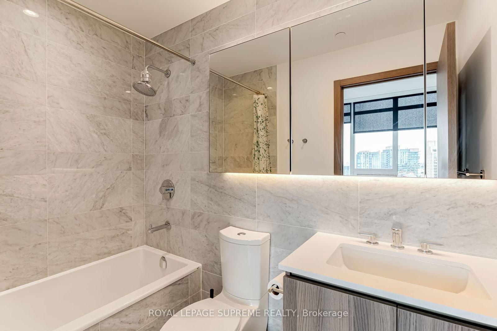 19 Bathurst St, unit 3712 for rent