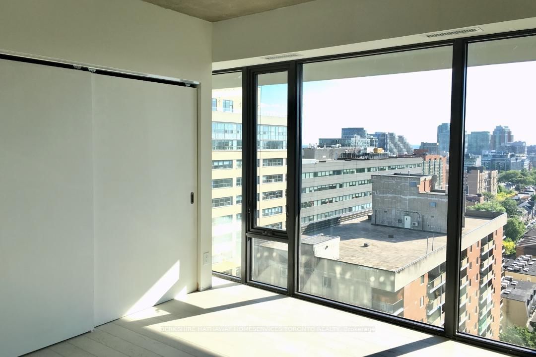 111 Bathurst St, unit 1306 for rent - image #11