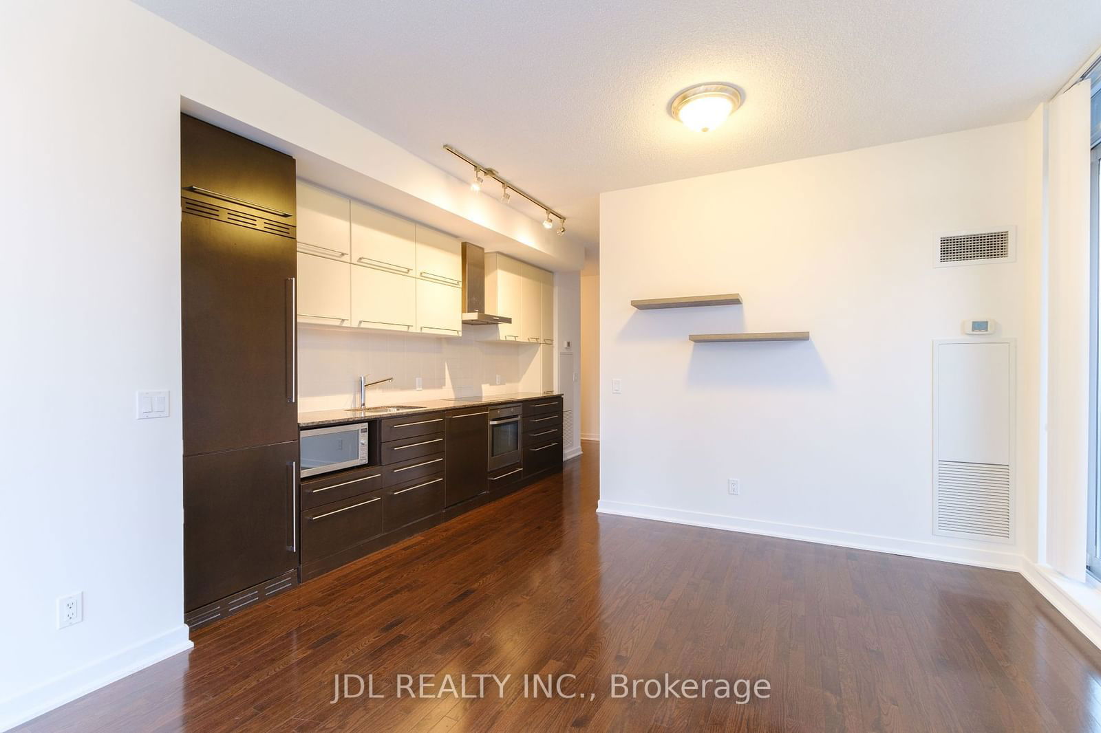 770 Bay St, unit 1410 for rent