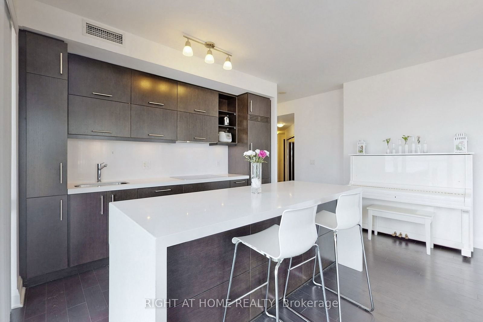 1080 Bay St, unit 3002 for rent - image #14