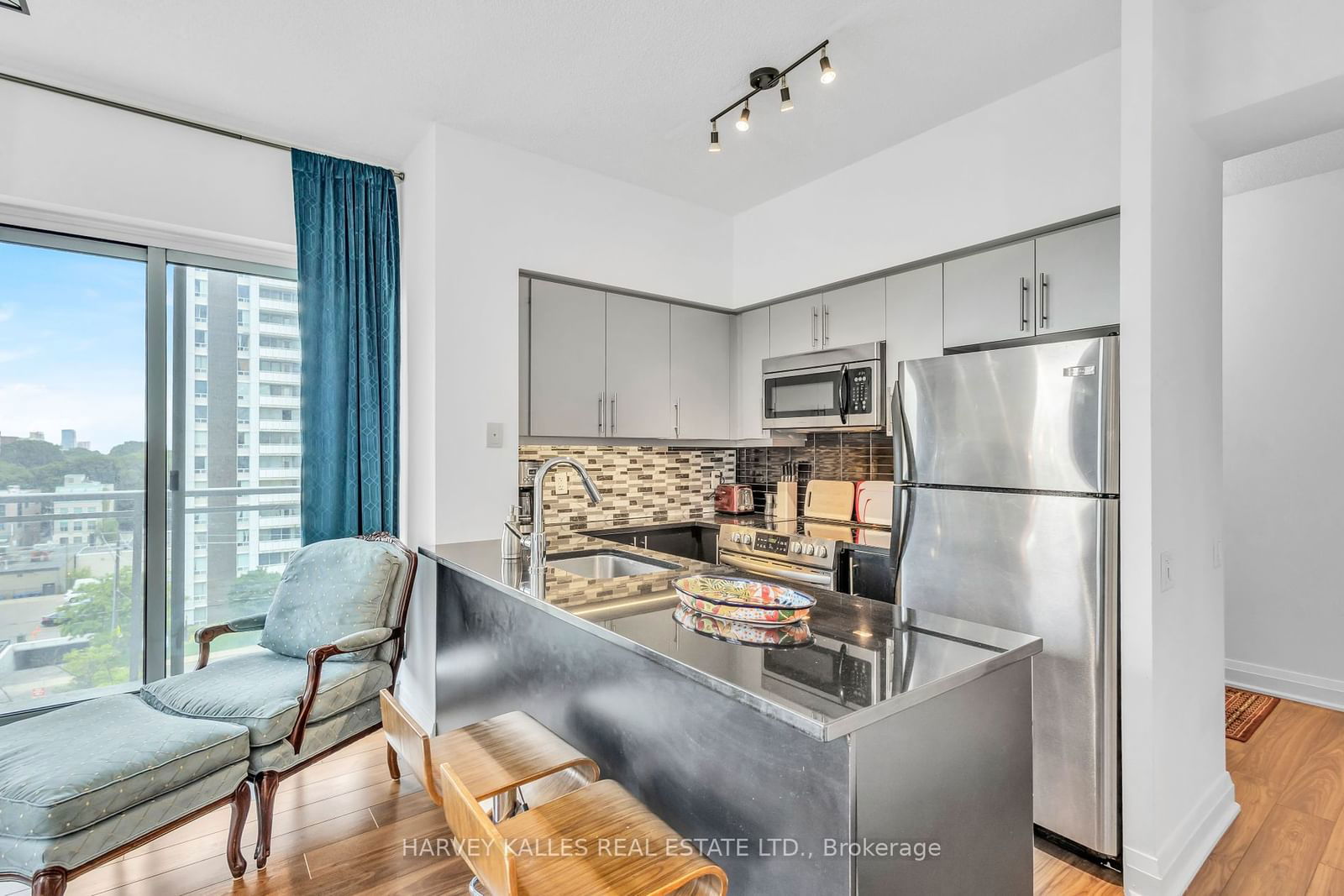 83 Redpath Ave, unit 502 for rent - image #2