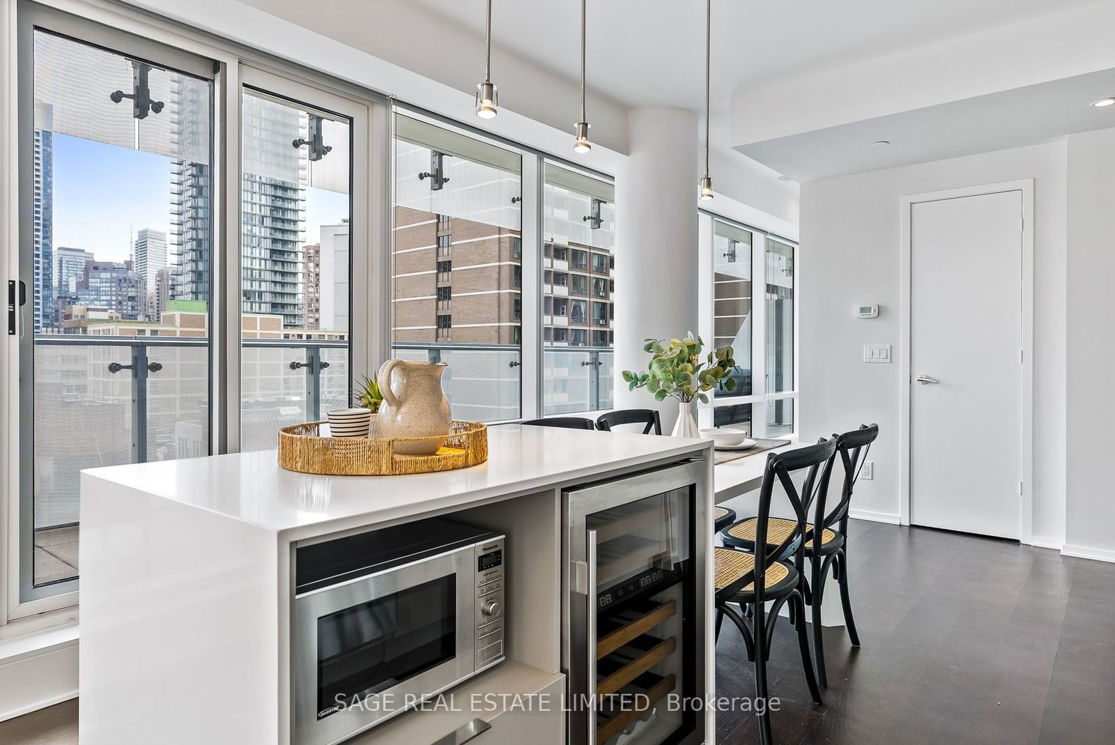 1 Bloor St E, unit 510 for rent