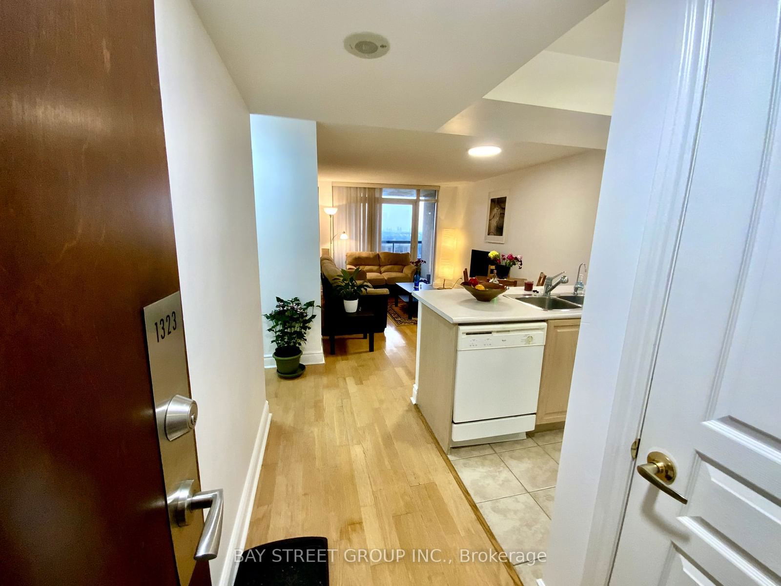 15 Northtown Way W, unit 1323 for sale - image #3