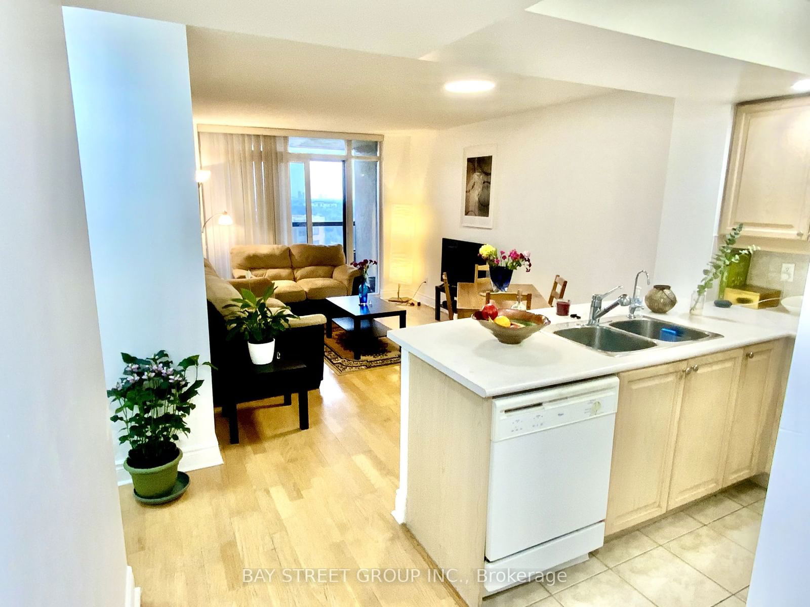 15 Northtown Way W, unit 1323 for sale - image #4