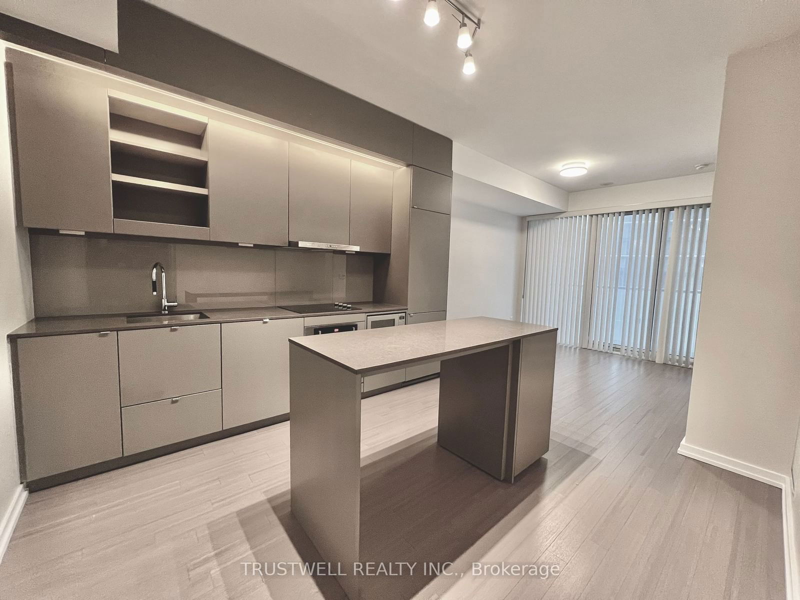 101 Peter St, unit 1601 for rent - image #2