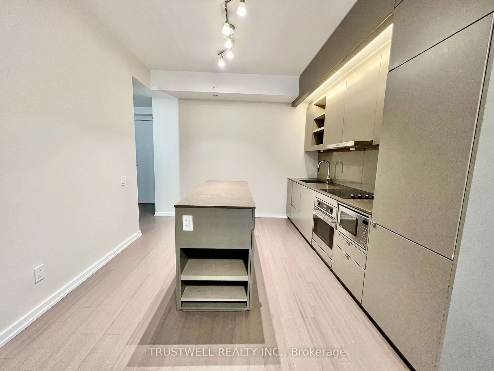 101 Peter St, unit 1601 for rent