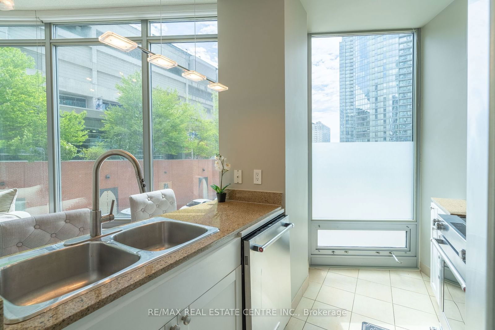 81 Navy Wharf Crt, unit 201 for sale - image #16