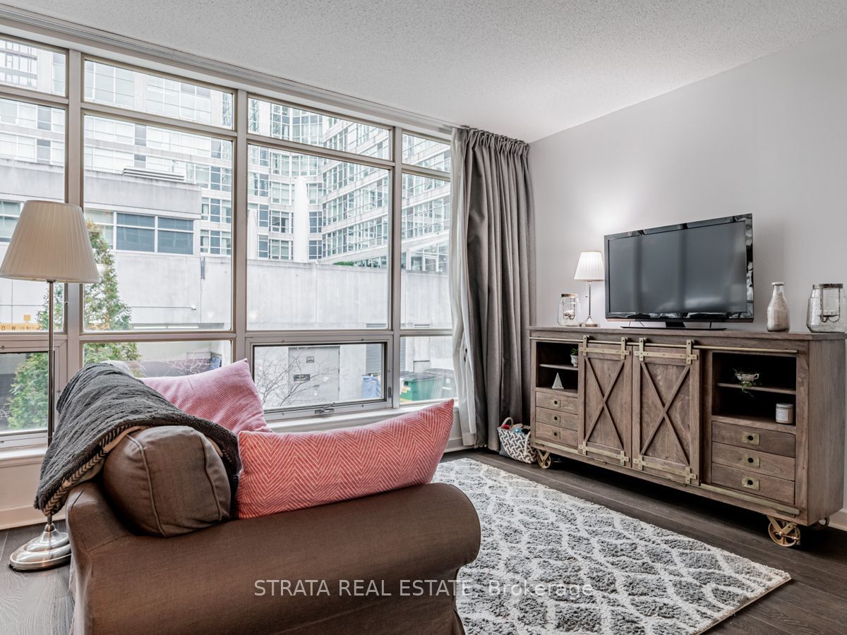 350 Wellington St W, unit M30 for rent