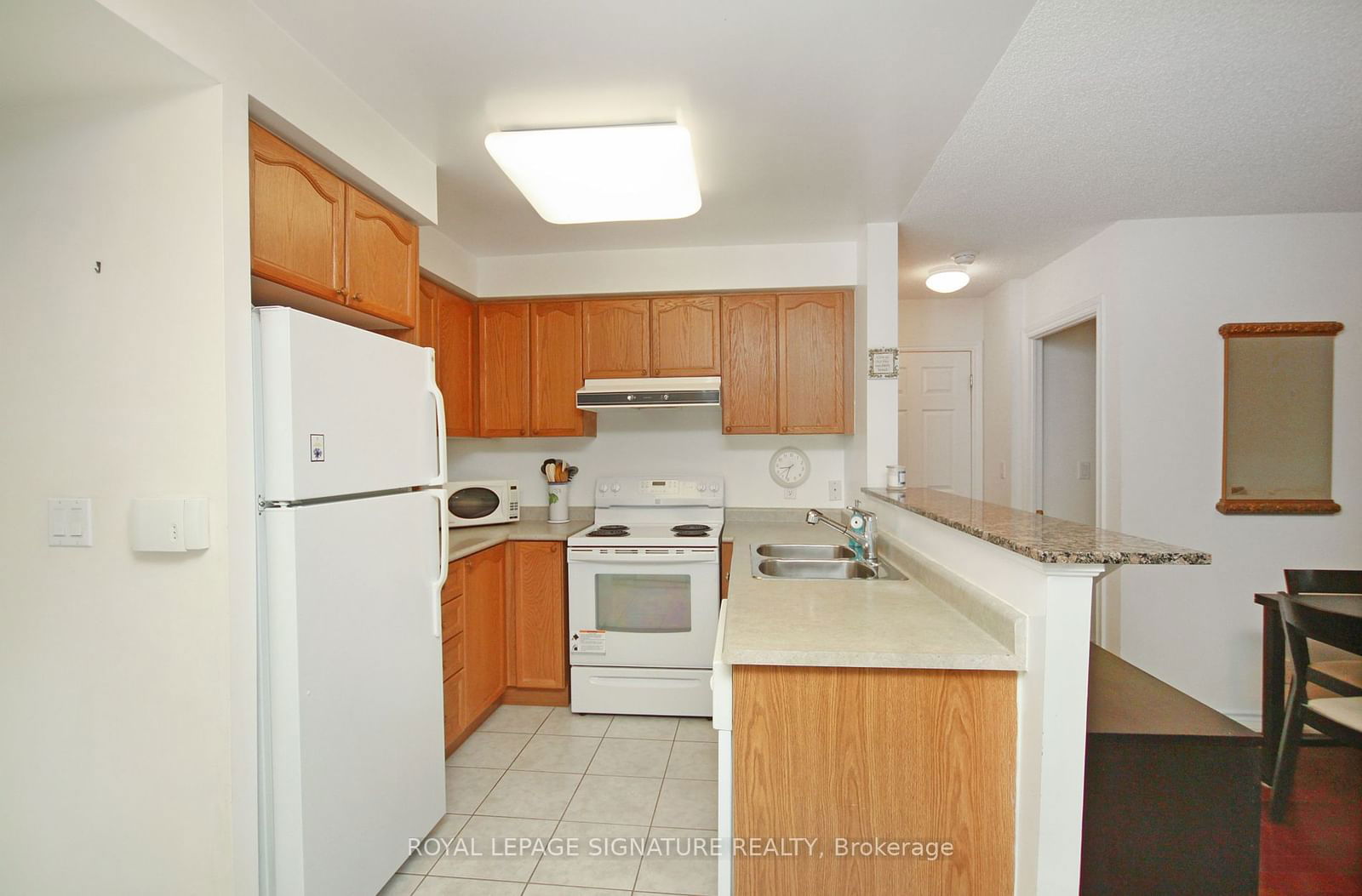 16 Dallimore Circ, unit 510 for rent - image #3