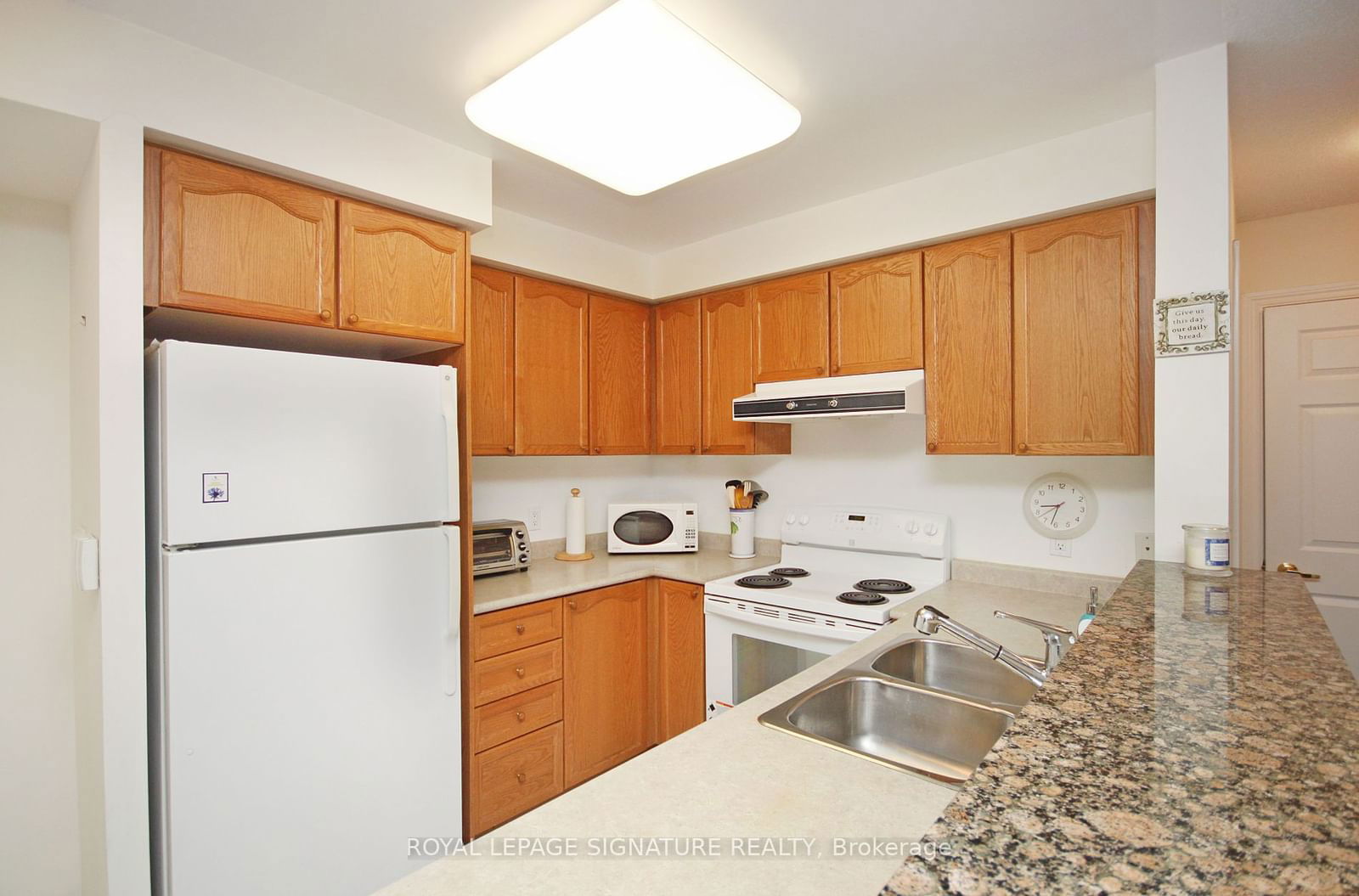 16 Dallimore Circ, unit 510 for rent - image #4