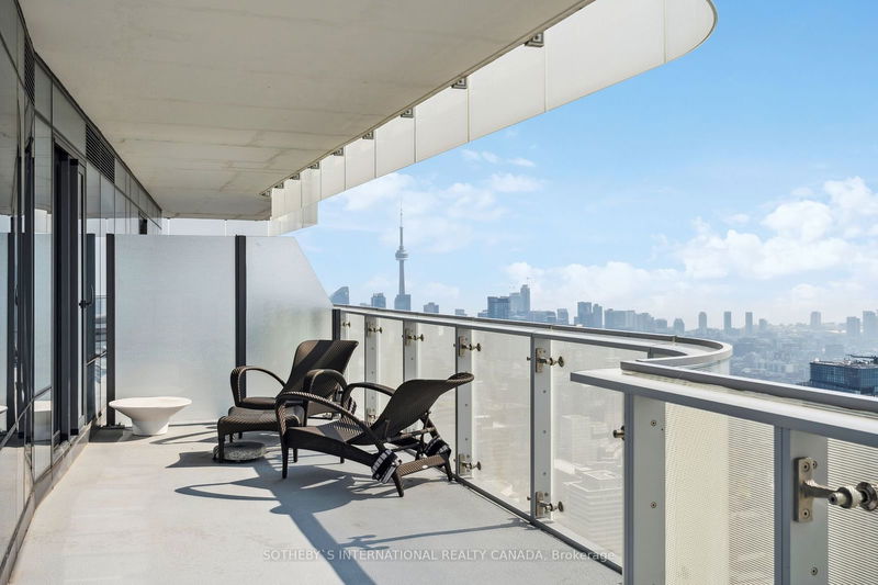 1 Bloor St E, unit 6805 for sale - image #1