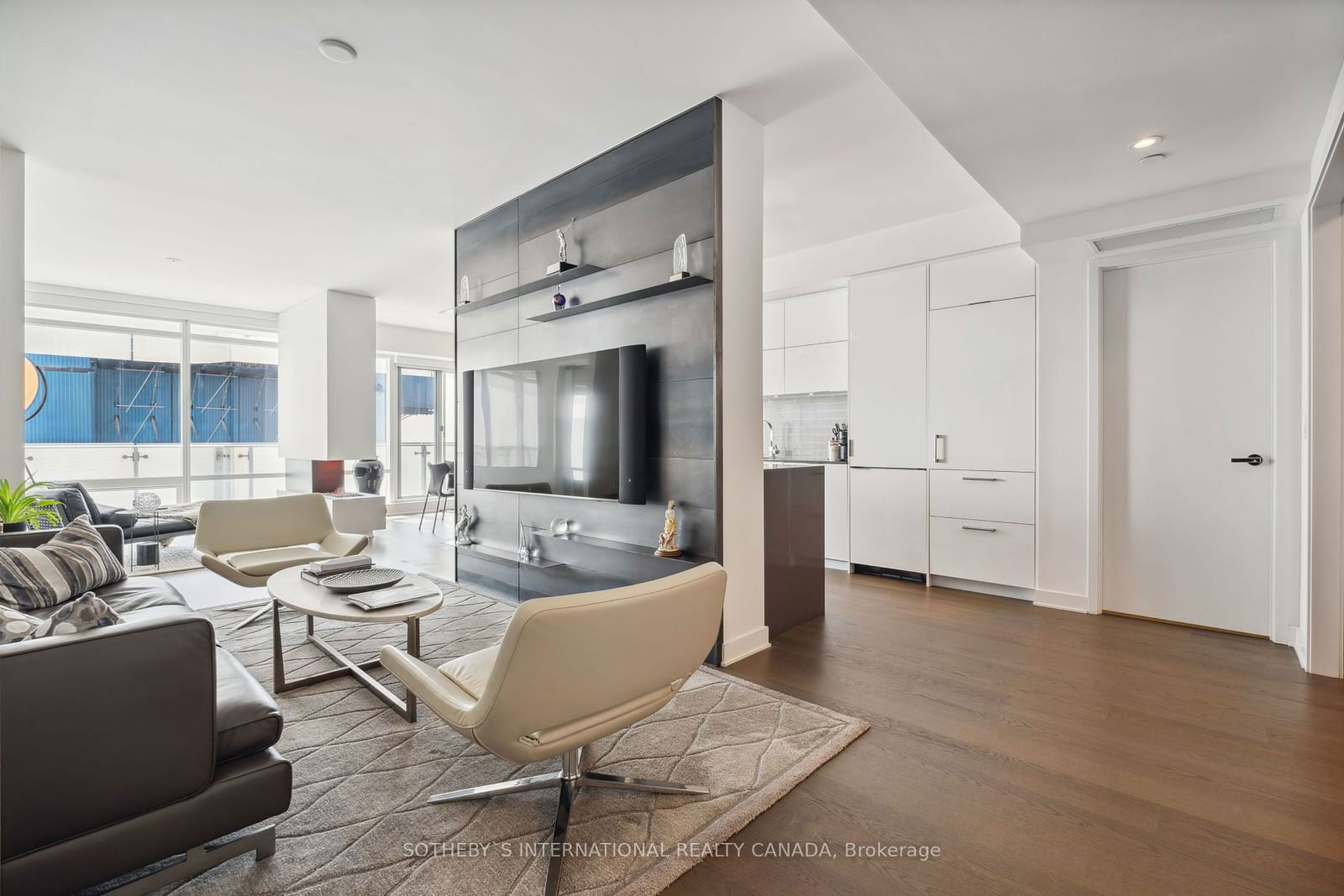 1 Bloor St E, unit 6805 for sale - image #16