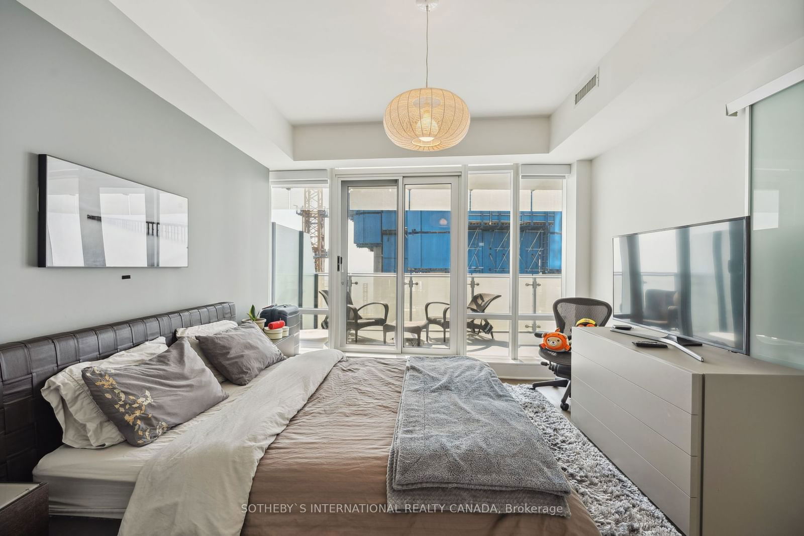 1 Bloor St E, unit 6805 for sale - image #24