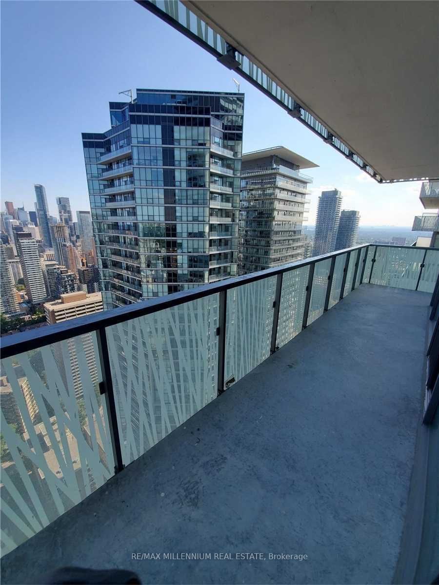 50 Charles St E, unit 4105 for rent