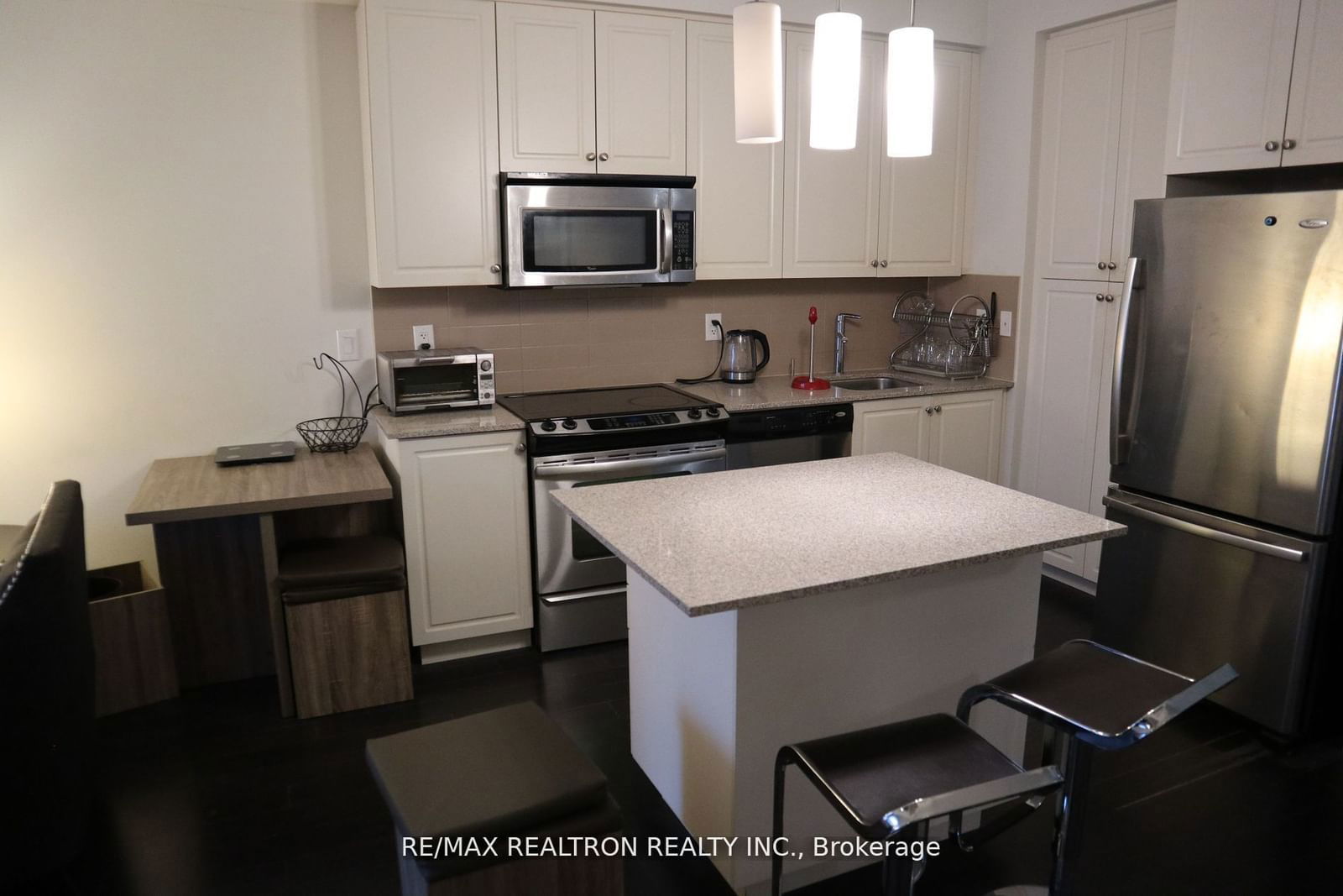 25 Broadway Ave, unit 1501 for rent