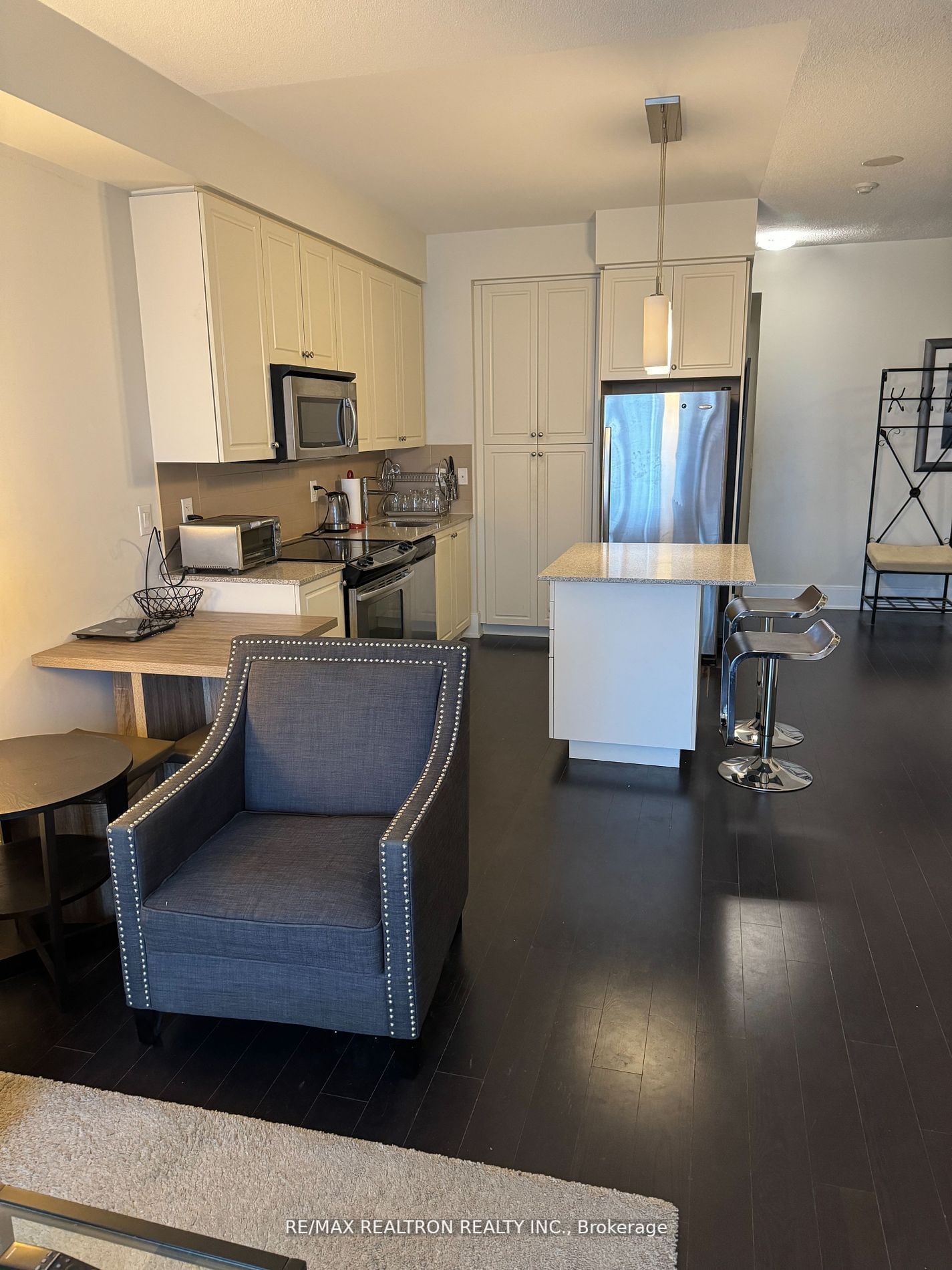 25 Broadway Ave, unit 1501 for rent