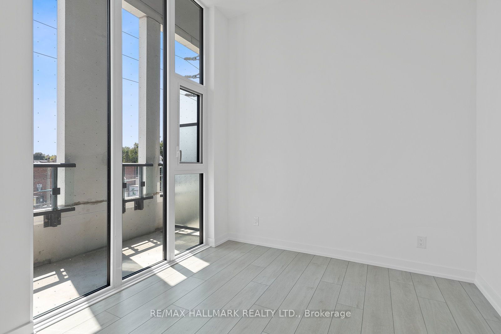 500 Dupont St, unit 209 for sale - image #17