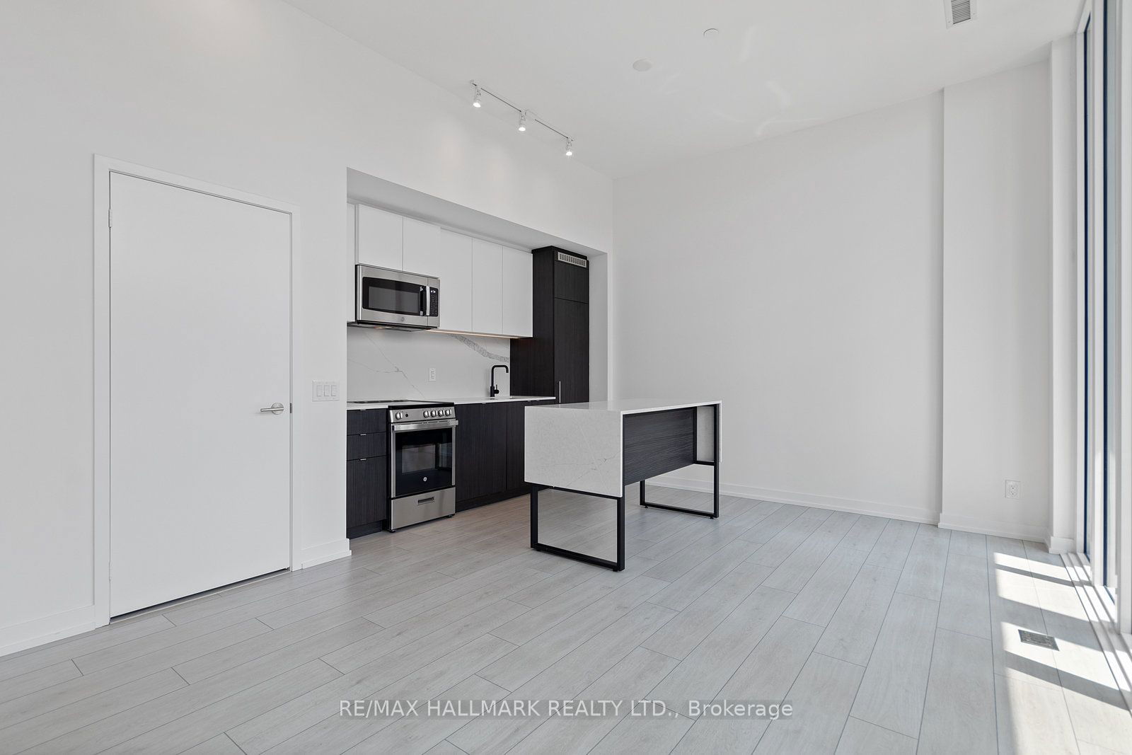 500 Dupont St, unit 209 for sale - image #7