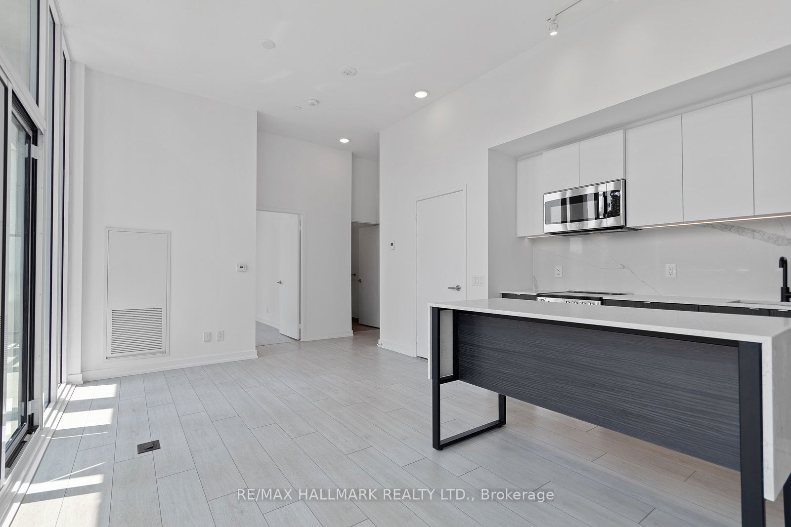 500 Dupont St, unit 209 for sale - image #8