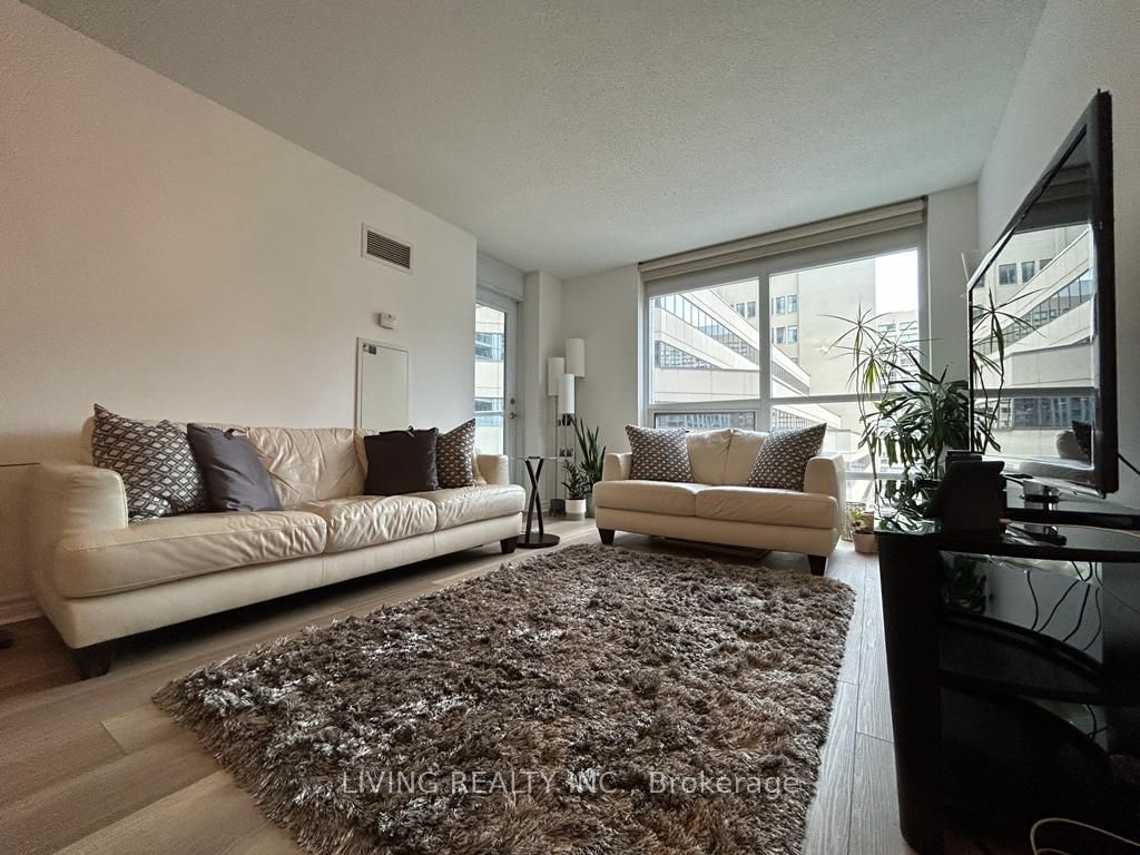 763 Bay St, unit 403 for rent - image #10