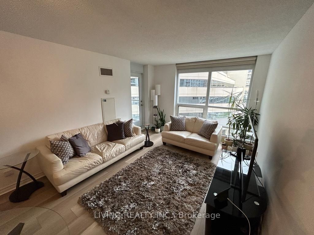 763 Bay St, unit 403 for rent - image #11